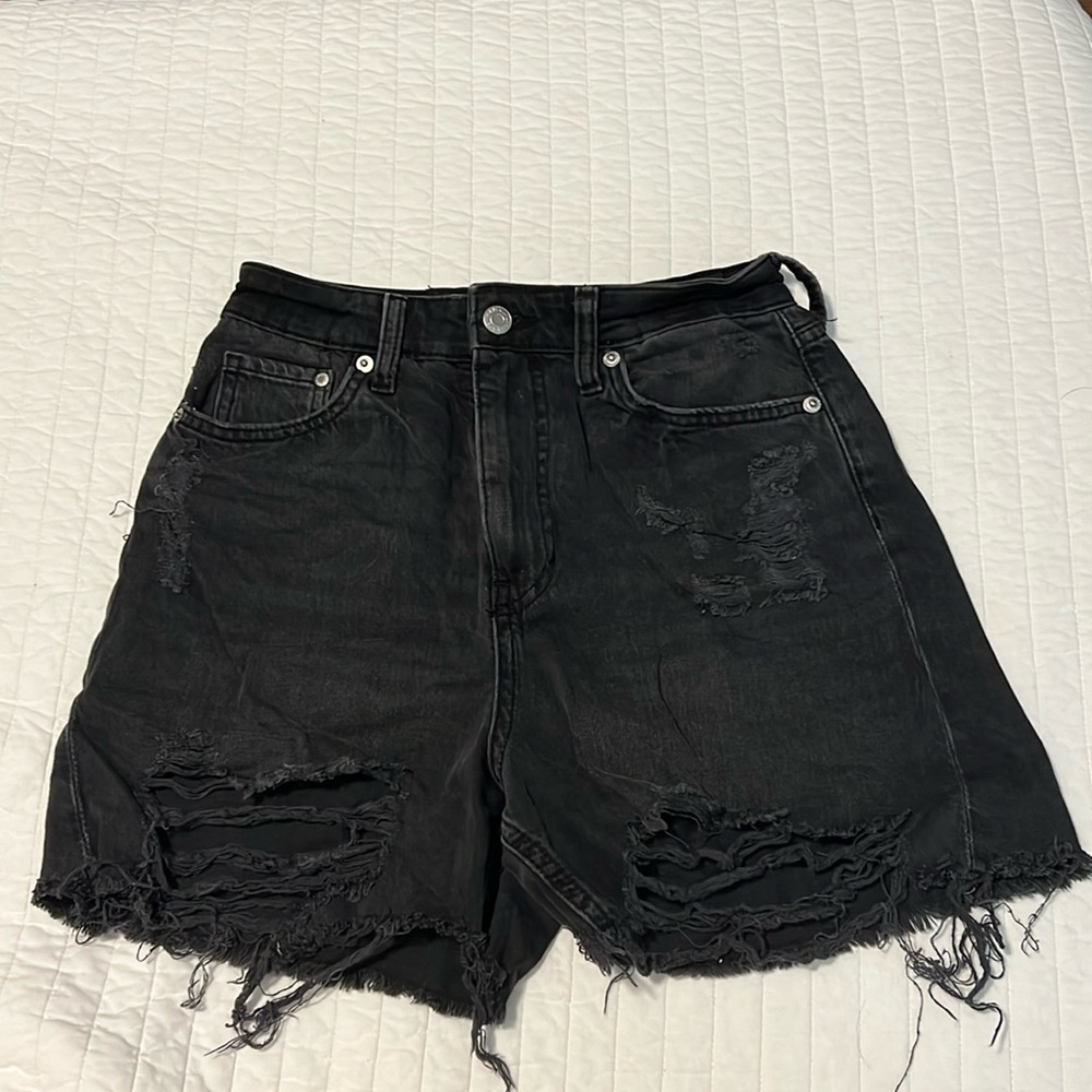 H&M distressed “mom” short